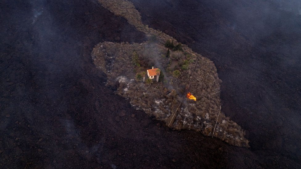 VIDEO: La ‘casa milagrosa’ que escapó de la lava en las Islas Canarias