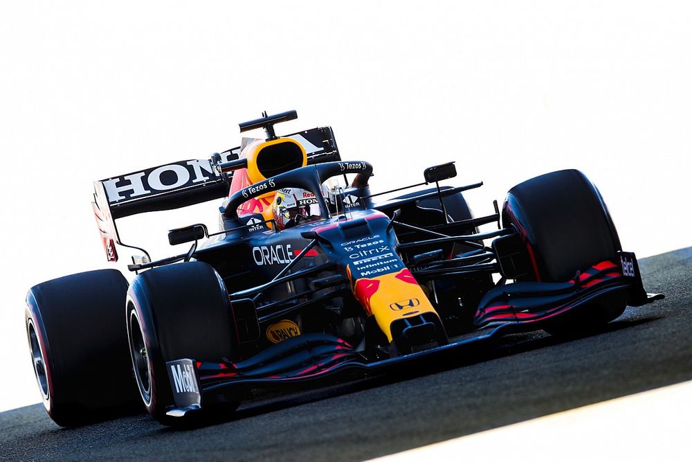 Max Verstappen saldrá al final de la parrilla del GP de Rusia por cambio de motor, Checo Pérez en el 11