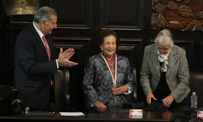Ifigenia Martínez recibe medalla Belisario Domínguez; ‘es tiempo para la unidad’, dice